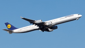 Photo of D-AIHX - Airbus A340-642 operated by Lufthansa