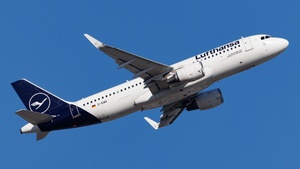 Photo of D-AIWK - Airbus A320-214 operated by Lufthansa
