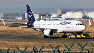 Photo of D-AIZO - Airbus A320-214 operated by Lufthansa