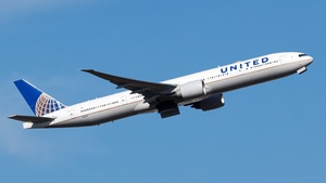 Photo of N2135U - Boeing 777-322(ER) operated by United Airlines