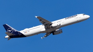 Photo of D-AIDB - Airbus A321-231 operated by Lufthansa