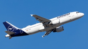 Photo of D-AIZE - Airbus A320-214 operated by Lufthansa