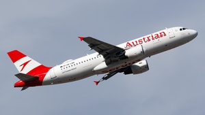 Photo of OE-LBK - Airbus A320-214 operated by Austrian Airlines
