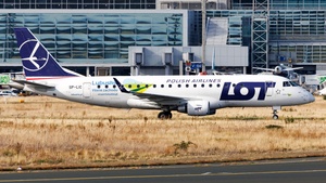 Photo of SP-LIC - Embraer ERJ-175STD operated by LOT Polish Airlines