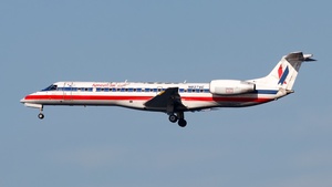 Photo of N827AE - Embraer ERJ-140LR operated by American Eagle (opb Envoy Air)