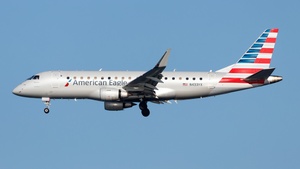 Photo of N433YX - Embraer ERJ-175LR operated by American Eagle (opb Republic Airways)