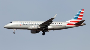 Photo of N135HQ - Embraer ERJ-175LR operated by American Eagle (opb Republic Airways)