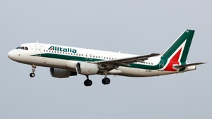 Photo of EI-IKF - Airbus A320-214 operated by Alitalia