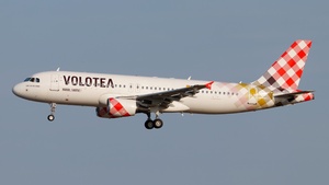 Photo of EC-NOM - Airbus A320-214 operated by Volotea