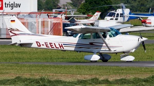 Photo of D-EELH - Cessna 172N Skyhawk II operated by Private