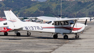 Photo of N137RJ - Cessna 172S Skyhawk SP operated by Universal Aviators Academy