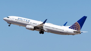 Photo of N77535 - Boeing 737-824 operated by United Airlines
