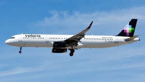 Photo of XA-VLY - Airbus A321-231 operated by Volaris