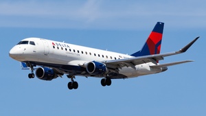 Photo of N302SY - Embraer ERJ-175LL operated by Delta Connection (opb SkyWest Airlines)