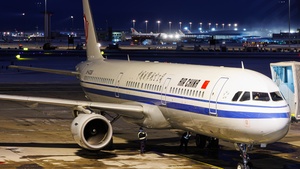 Photo with serial 3329 - Airbus A321-213