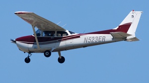 Photo of N523ER - Cessna 172S Skyhawk SP operated by American Aviation VNY