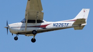 Photo of N225TF - Cessna 172S Skyhawk SP operated by Top Flight Aviation