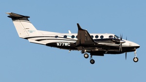 Photo of N77WC - Beechcraft B300 Super King Air 350 operated by West Coast Worldwide