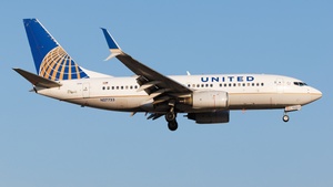 Photo of N27733 - Boeing 737-724 operated by United Airlines
