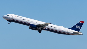 Photo of N578UW - Airbus A321-231 operated by American Airlines
