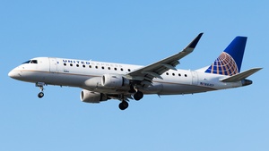 Photo of N164SY - Embraer ERJ-175LR operated by United Express (opb SkyWest Airlines)