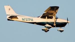 Photo of N737PM - Cessna 172N Skyhawk II operated by SoCal Aviation