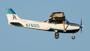 Photo of N76015 - Cessna 172N Skyhawk operated by LA Flight Academy
