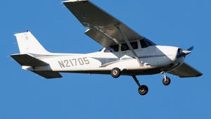Photo of N21705 - Cessna 172S Skyhawk SP operated by Private