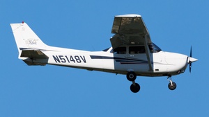 Photo of N5148V - Cessna 172S Skyhawk SP operated by Santa Monica Flyers