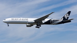 Photo of ZK-OKO - Boeing 777-319(ER) operated by Air New Zealand