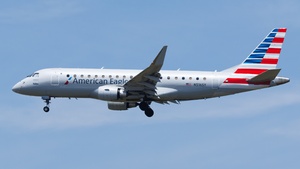 Photo of N516SY - Embraer ERJ-175LR operated by American Eagle (opb SkyWest Airlines)