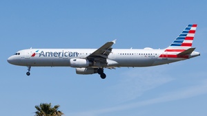 Photo of N521UW - Airbus A321-231 operated by American Airlines