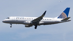 Photo of N105SY - Embraer ERJ-175LR operated by United Express (opb SkyWest Airlines)
