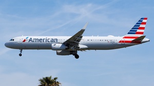 Photo of N117AN - Airbus A321-231 operated by American Airlines
