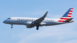 Photo of N512SY - Embraer ERJ-175LR operated by American Eagle (opb SkyWest Airlines)