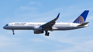 Photo of N33132 - Boeing 757-224 operated by United Airlines