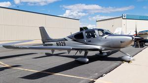 N929