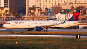 Photo of N353DN - Airbus A321-211 operated by Delta Air Lines