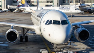 Photo of D-AIQT - Airbus A320-211 operated by Lufthansa
