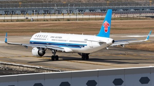 Photo of B-8900 - Airbus A321-211 operated by China Southern Airlines