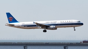 Photo of B-6353 - Airbus A321-231 operated by China Southern Airlines