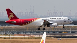 Photo of B-6650 - Airbus A320-232 operated by Shenzhen Airlines