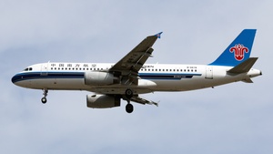 Photo of B-6678 - Airbus A320-232 operated by China Southern Airlines