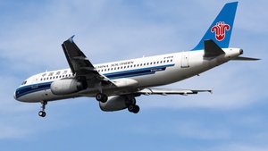 Photo of B-6976 - Airbus A320-232 operated by China Southern Airlines
