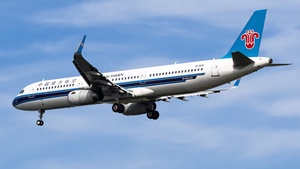 Photo of B-1830 - Airbus A321-231 operated by China Southern Airlines
