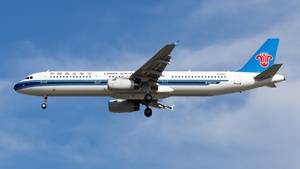 Photo of B-6661 - Airbus A321-231 operated by China Southern Airlines