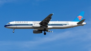 Photo of B-6912 - Airbus A321-231 operated by China Southern Airlines