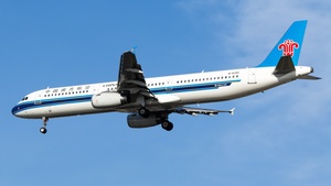 Photo of B-6355 - Airbus A321-231 operated by China Southern Airlines