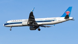 Photo of B-32GE - Airbus A321-253NX operated by China Southern Airlines