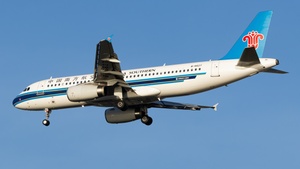 Photo of B-6627 - Airbus A320-232 operated by China Southern Airlines